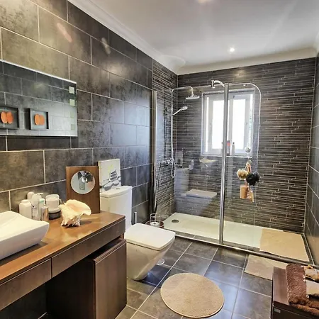 Espaciosa Con Piscina Y Vistas Al Mediterraneo En Villa *