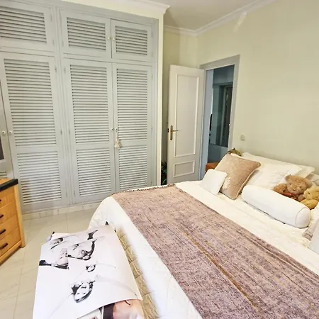 Espaciosa Con Piscina Y Vistas Al Mediterraneo En Villa