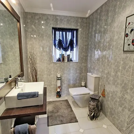 Villa Espaciosa Con Piscina Y Vistas Al Mediterraneo En *