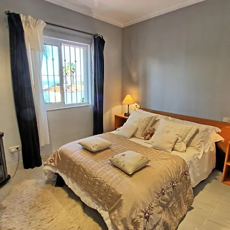 Villa Espaciosa Con Piscina Y Vistas Al Mediterraneo En
