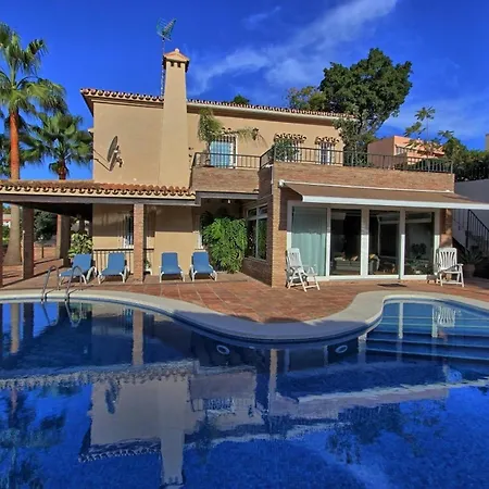 Espaciosa Con Piscina Y Vistas Al Mediterraneo En *