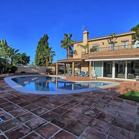 Espaciosa Con Piscina Y Vistas Al Mediterraneo En Villa *